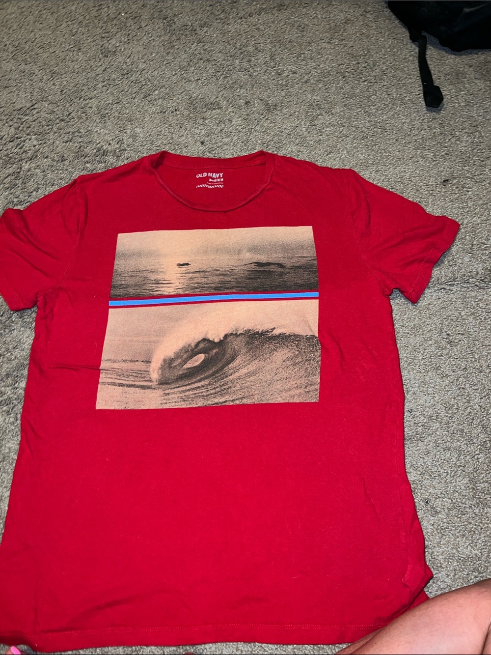 Old Navy Red Men's Surf Graphic Crew Tee